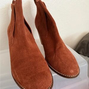 Lucky Brand Suede Ankle Booties in Rust Brown